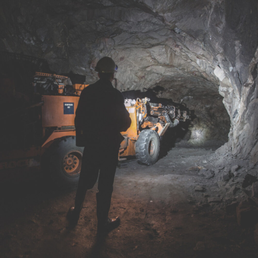 Mining tunnel and equipment