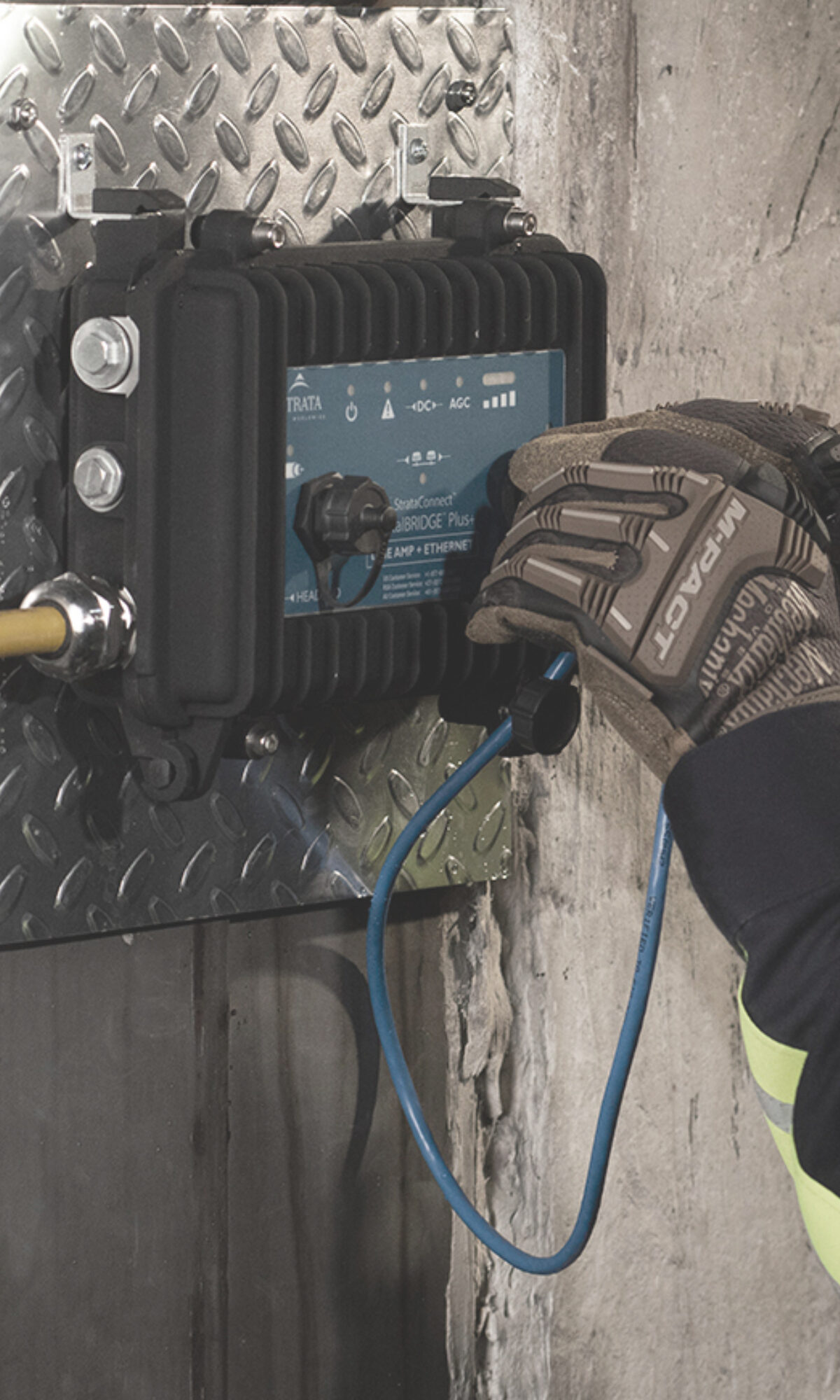 VHF line amplifier with Ethernet